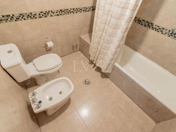 Venta casa estilo tríplex 5 ambientes con jardín y pileta en Vicente Lopez