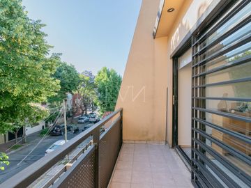 Venta casa estilo tríplex 5 ambientes con jardín y pileta en Vicente Lopez