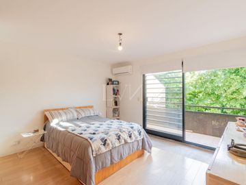 Venta casa estilo tríplex 5 ambientes con jardín y pileta en Vicente Lopez