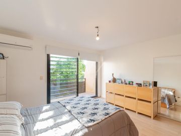 Venta casa estilo tríplex 5 ambientes con jardín y pileta en Vicente Lopez