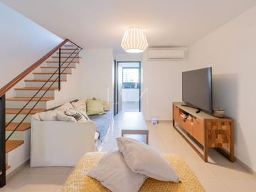 Venta casa estilo tríplex 5 ambientes con jardín y pileta en Vicente Lopez