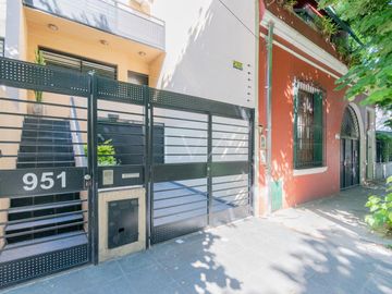 Venta casa estilo tríplex 5 ambientes con jardín y pileta en Vicente Lopez
