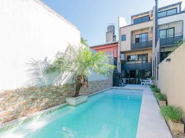 Venta casa estilo tríplex 5 ambientes con jardín y pileta en Vicente Lopez