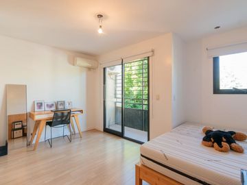 Venta casa estilo tríplex 5 ambientes con jardín y pileta en Vicente Lopez