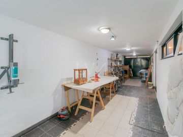 Venta casa estilo tríplex 5 ambientes con jardín y pileta en Vicente Lopez