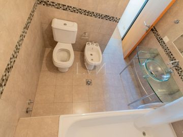 Venta casa estilo tríplex 5 ambientes con jardín y pileta en Vicente Lopez
