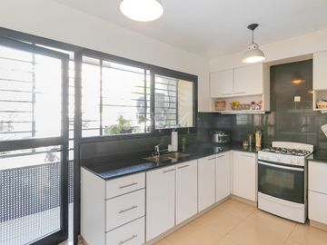 Venta casa estilo tríplex 5 ambientes con jardín y pileta en Vicente Lopez