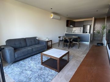Renta Departamento Amueblado de 1 recámara en Varanta!