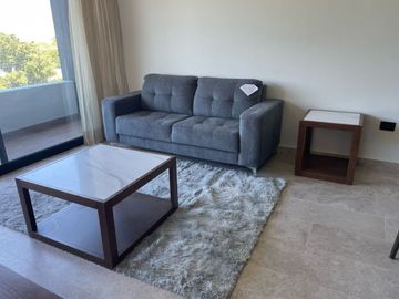 Renta Departamento Amueblado de 1 recámara en Varanta!
