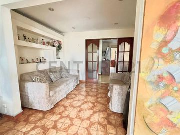 SE VENDE HERMOSA CASA CON LOCAL COMERCIAL EN EL CORAZÓN DE SURQUILLO DE 4 PISOS