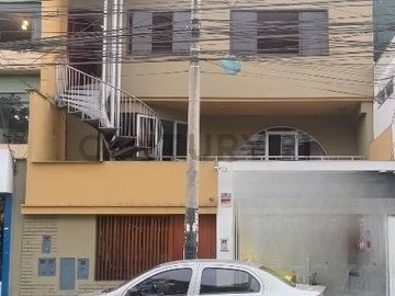SE VENDE HERMOSA CASA CON LOCAL COMERCIAL EN EL CORAZÓN DE SURQUILLO DE 4 PISOS