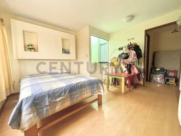 SE VENDE HERMOSA CASA CON LOCAL COMERCIAL EN EL CORAZÓN DE SURQUILLO DE 4 PISOS