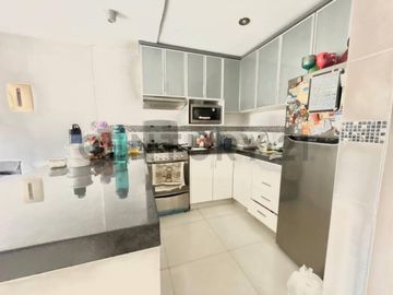 SE VENDE HERMOSA CASA CON LOCAL COMERCIAL EN EL CORAZÓN DE SURQUILLO DE 4 PISOS