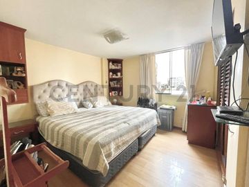 SE VENDE HERMOSA CASA CON LOCAL COMERCIAL EN EL CORAZÓN DE SURQUILLO DE 4 PISOS