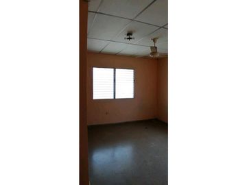 SEA CONFIABLE  ALQUILA O VENDE AMPLIA VIVIENDA EN CHITRE