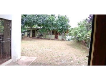SEA CONFIABLE  ALQUILA O VENDE AMPLIA VIVIENDA EN CHITRE