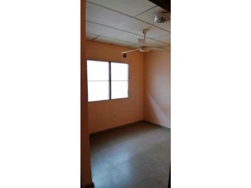 SEA CONFIABLE  ALQUILA O VENDE AMPLIA VIVIENDA EN CHITRE