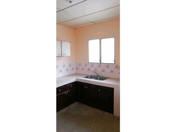 SEA CONFIABLE  ALQUILA O VENDE AMPLIA VIVIENDA EN CHITRE