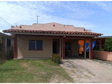 SEA CONFIABLE  ALQUILA O VENDE AMPLIA VIVIENDA EN CHITRE