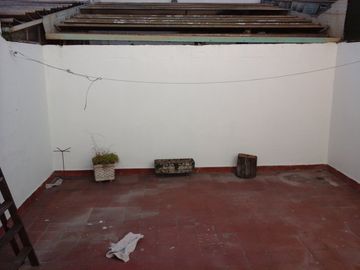 Casa en alquiler en Moron Sur