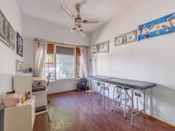 Venta casa 4 ambientes C/ quincho y pileta
