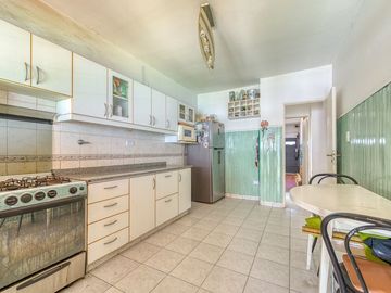 Venta casa 4 ambientes C/ quincho y pileta