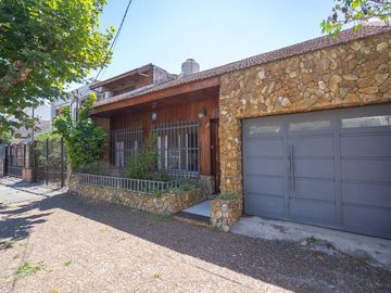 Venta casa 4 ambientes C/ quincho y pileta