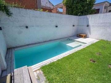 Venta casa 4 ambientes C/ quincho y pileta