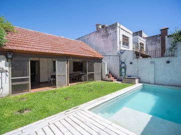 Venta casa 4 ambientes C/ quincho y pileta