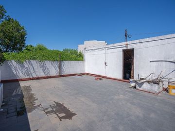 Venta casa 4 ambientes C/ quincho y pileta