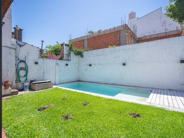 Venta casa 4 ambientes C/ quincho y pileta