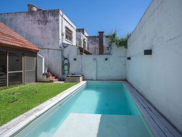 Venta casa 4 ambientes C/ quincho y pileta