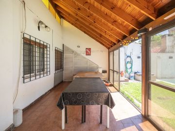 Venta casa 4 ambientes C/ quincho y pileta