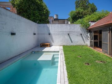 Venta casa 4 ambientes C/ quincho y pileta