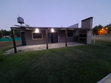Casa en venta - 2 Dormitorios 2 Baños - 85Mts2 - Francisco Alvarez, Moreno