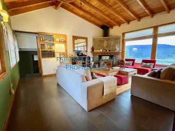 Importante Casa CON VISTAS UNICASS EN FALDEOS DE CHAPELCO - San Martin De Los Andes