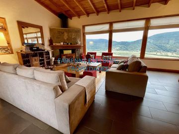 Importante Casa CON VISTAS UNICASS EN FALDEOS DE CHAPELCO - San Martin De Los Andes