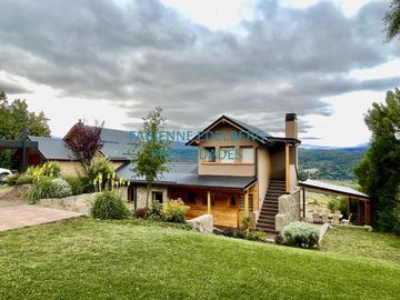 Importante Casa CON VISTAS UNICASS EN FALDEOS DE CHAPELCO - San Martin De Los Andes