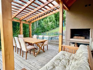 Importante Casa CON VISTAS UNICASS EN FALDEOS DE CHAPELCO - San Martin De Los Andes