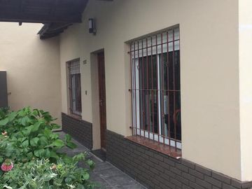 Casa en venta - 4 Dormitorios 2 Baños - 360Mts2 - Miramar