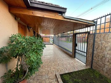 Se vende Hermosa Casa 3d 2b 2 Est, La Llanura /santa Julia