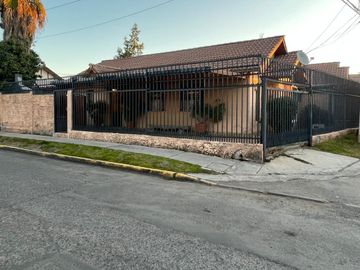 Se vende Hermosa Casa 3d 2b 2 Est, La Llanura /santa Julia