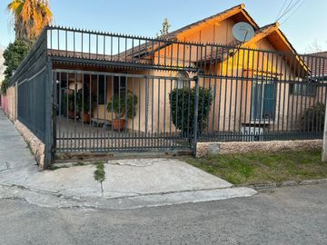 Se vende Hermosa Casa 3d 2b 2 Est, La Llanura /santa Julia