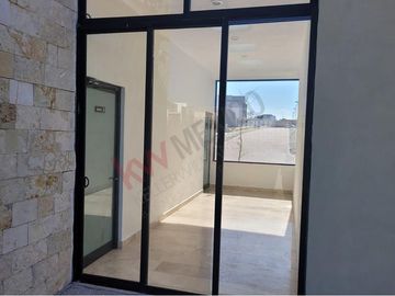 Descubre la elegancia y comodidad de nuestra casa lujosa. ¡Vive el lujo en cada detalle! ¡Reserva ahora y disfruta de una experiencia inolvidable!