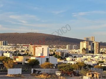 Descubre la elegancia y comodidad de nuestra casa lujosa. ¡Vive el lujo en cada detalle! ¡Reserva ahora y disfruta de una experiencia inolvidable!
