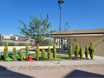 Descubre la elegancia y comodidad de nuestra casa lujosa. ¡Vive el lujo en cada detalle! ¡Reserva ahora y disfruta de una experiencia inolvidable!