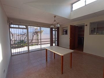 Casa en Venta en JOSE ORTEGA Y GASSET BUEN TERRENO