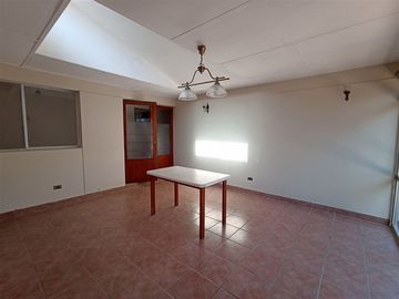 Casa en Venta en JOSE ORTEGA Y GASSET BUEN TERRENO