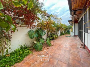 Casa en Venta en JOSE ORTEGA Y GASSET BUEN TERRENO