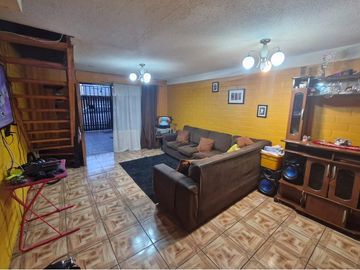 Espaciosa y Acogedora Casa en Excelente Ubicación
